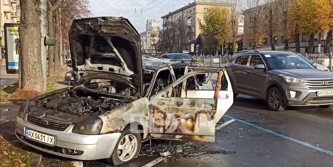 Пожар Харьков: в центре сгорел ВАЗ Приора